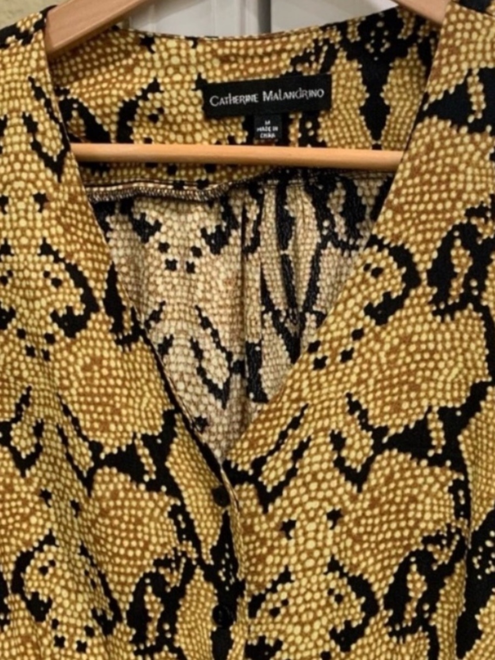 Catherine Malandrino blouse V-Neck Blouse in Mustard Snake Print sz M - Picture 2 of 5